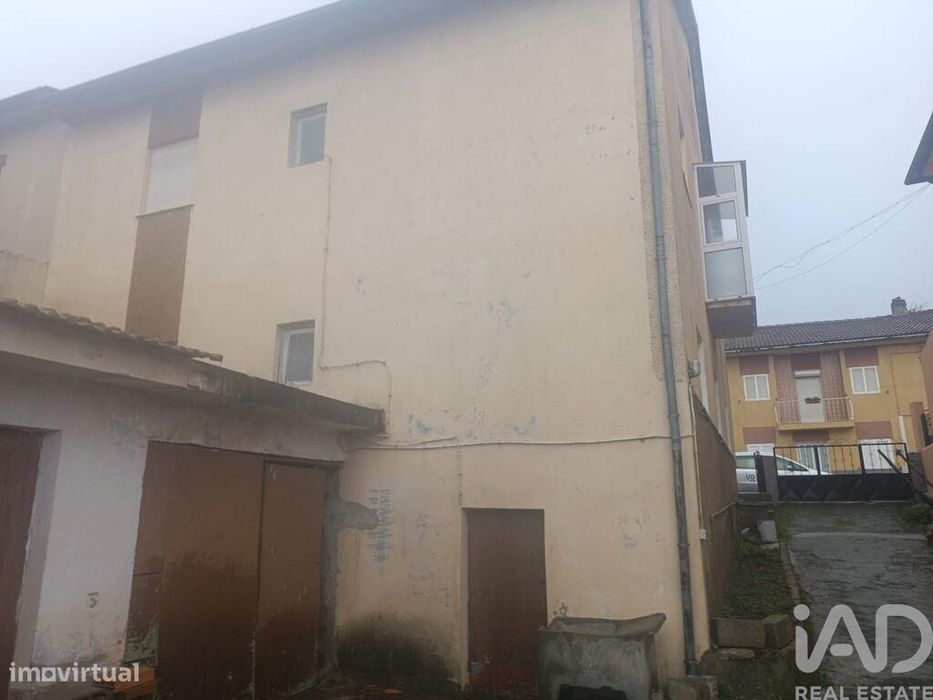 Casa / Villa T4 em Mogadouro, Valverde, Vale de Porco e Vilar de Rei d