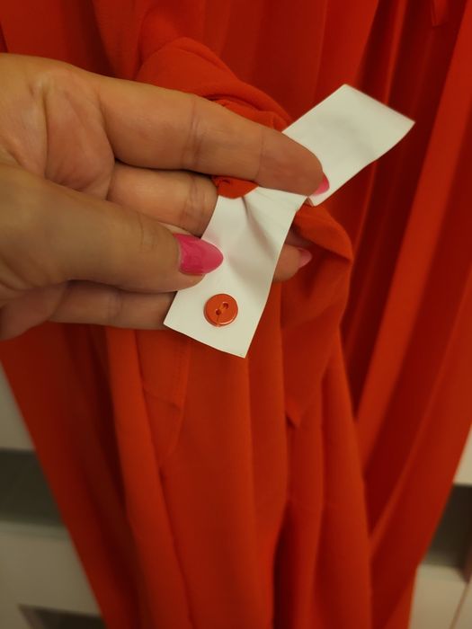 Długa sukienka w malinowym kolorze, przepiękna