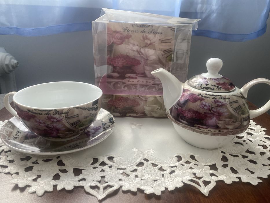 Nowy w pudelku zestaw  do herbaty Magnolia