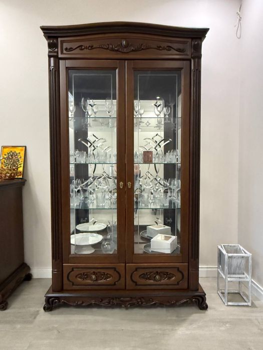 Комлпект для вітальні, вітрина дводверна, комод (меблі від виробника)