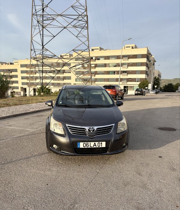 Vendo Toyota Avensis SW 2.0 D-4D Exclusive, nacional, de novembro de 2010, com apenas 153.000 km.