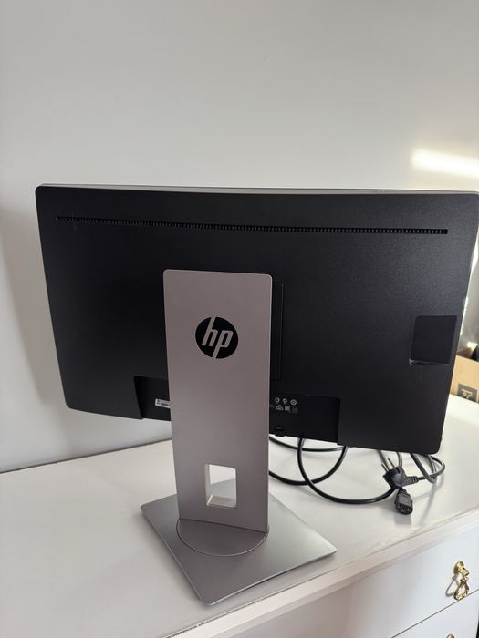 Monitor Hp E232 z kablem