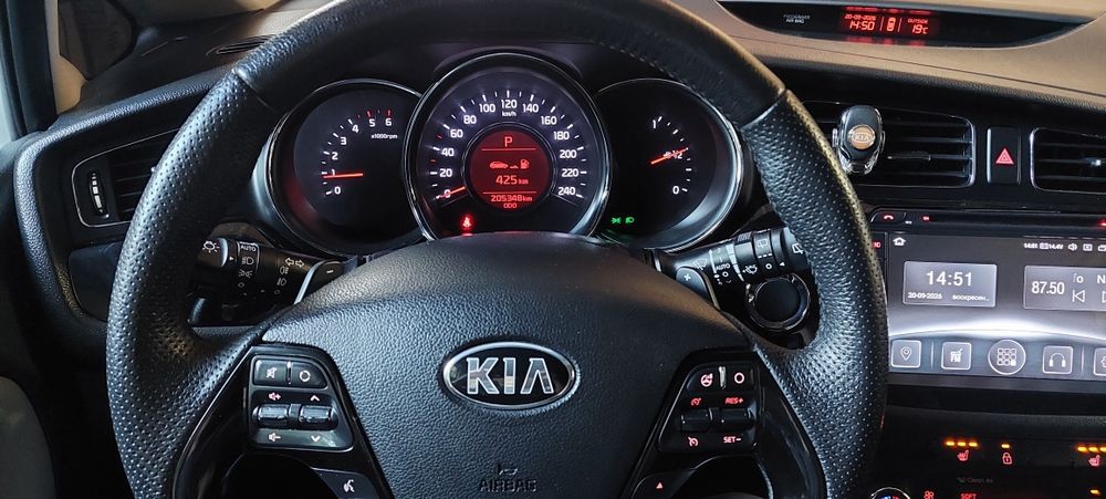 Продам Kia Ceed II 2013 год