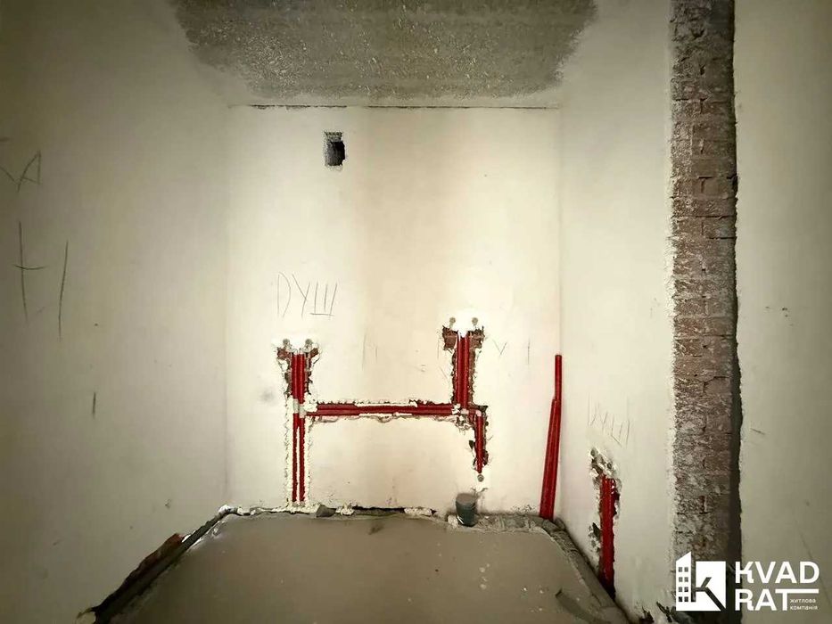 Здана двокімнатна з опаленням та стяжкою