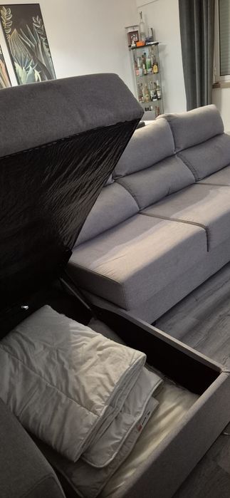 Sofá chaise long cinzento 3.50x0.90/1.50 com 2 puffs