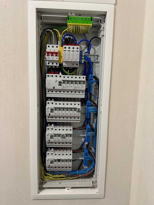 Elektryk | Usługi elektryczne | Pomiary | Monitoring | Alarmy |