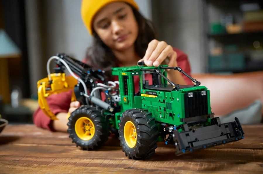 Новий Lego Technic 42157 John Deere 9620R 4WD Tractor