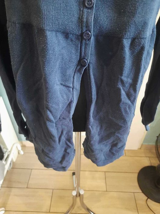 Granatowy sweter