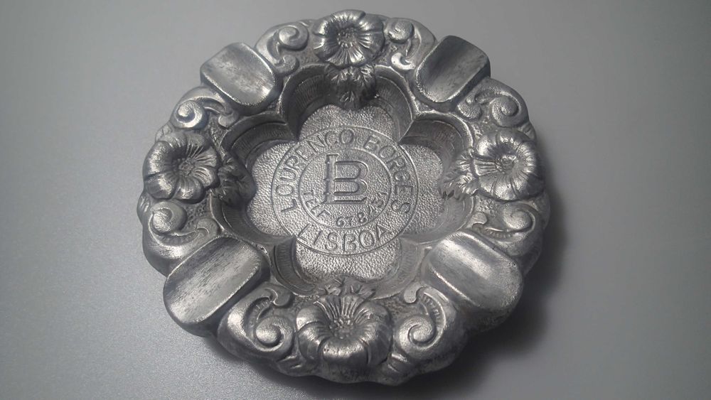 Cinzeiro antigo em aluminio com publicidade