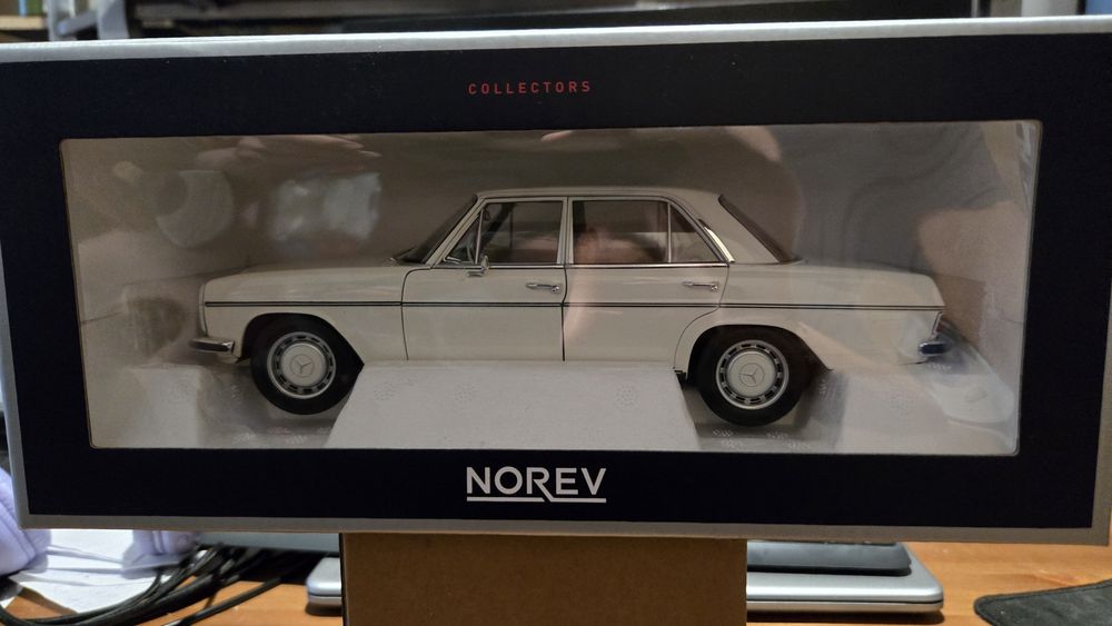 Mercedes w115 Norev 1:18.