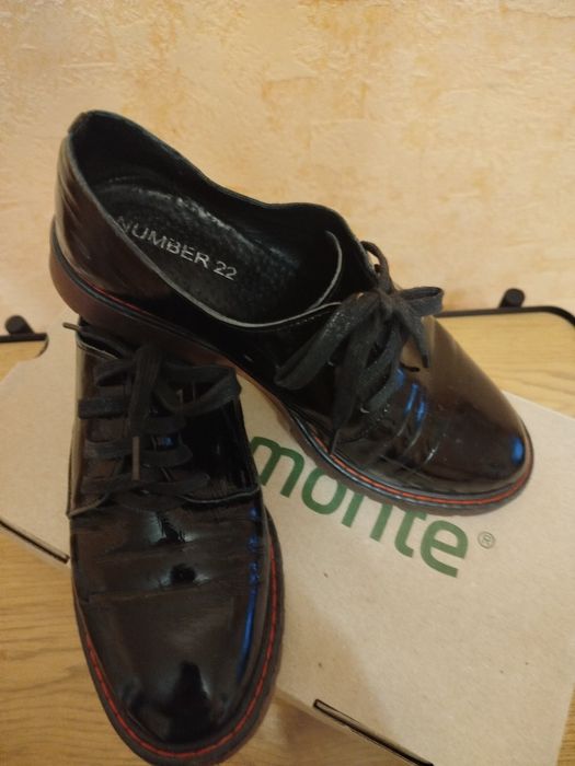 Туфли черные, лаковые,в хорошем состояние