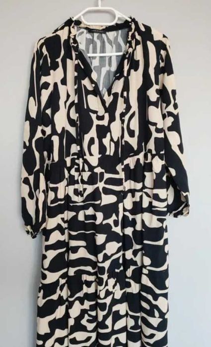 Sukienka maxi w abstrakcyjny wzór Made in Italy