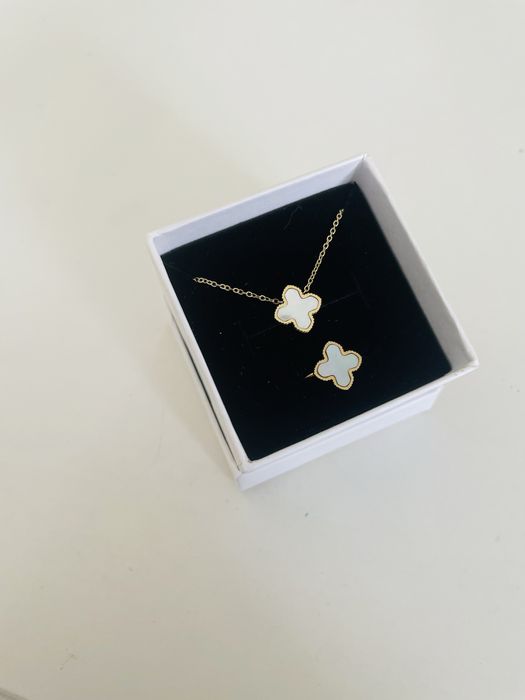 Conjunto colar e brincos trevos aço inoxidável