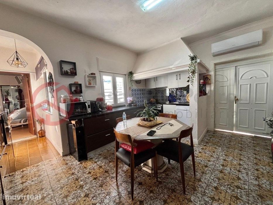 Moradia T2 com anexo, zona de lazer, na Charneca da Caparica