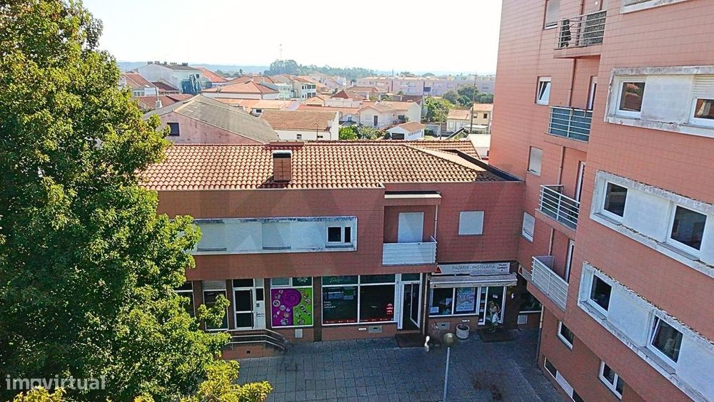 Apartamento T2 com Terraço Privativo, no Centro de Ovar