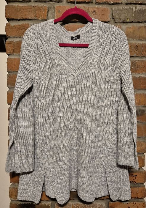 Sweterek dekold V oversize GATTA