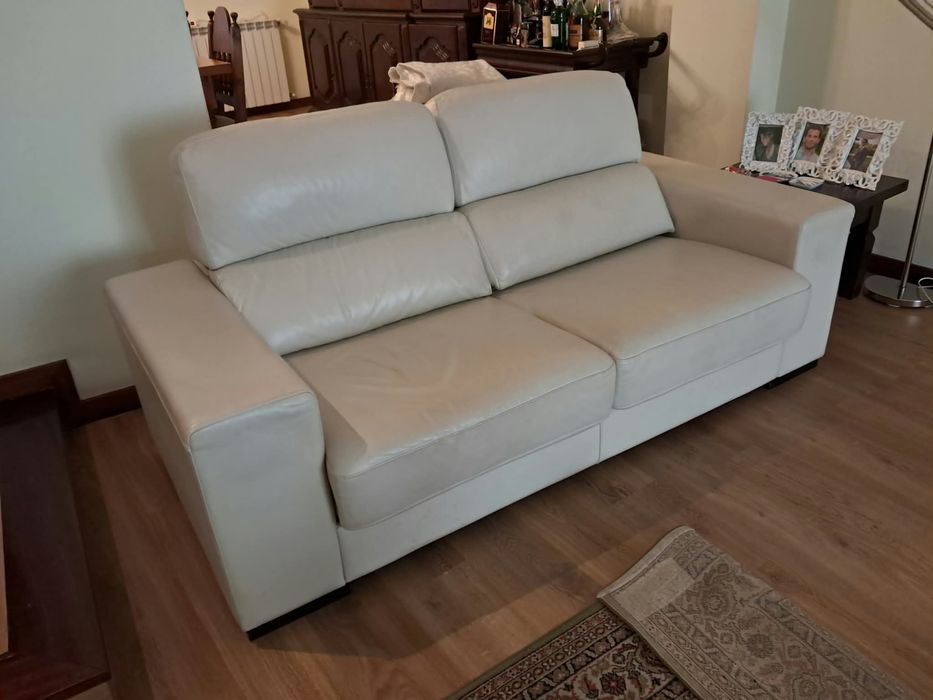 Sofá Branco Pele (2 lugares)