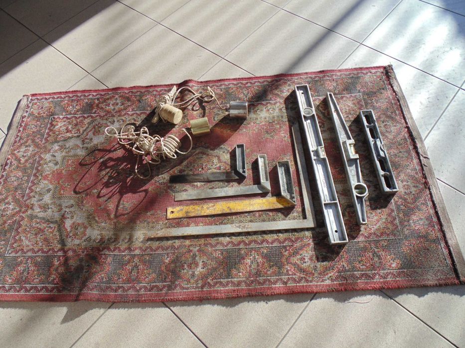 Ferramenta de construção civil usada em bom estado