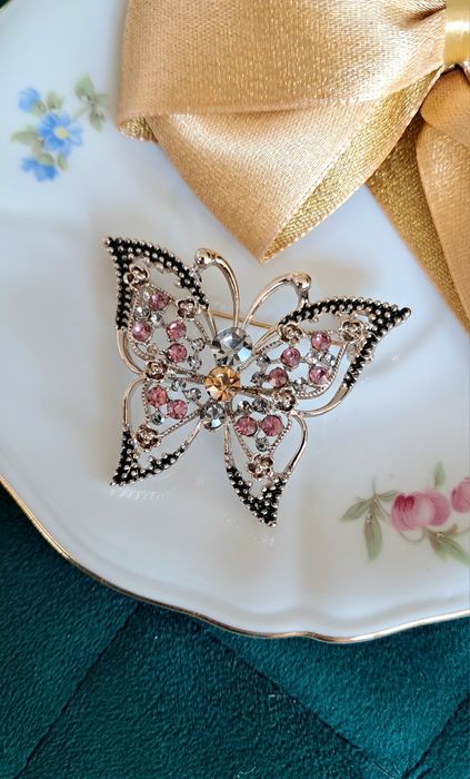 Broszka motyl motylek owad z cyrkoniami ozdobna prezent kobiecie