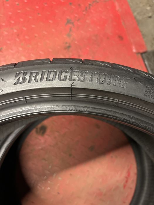 235/35R19 Bridgestone 22/19 rok 2szt lato