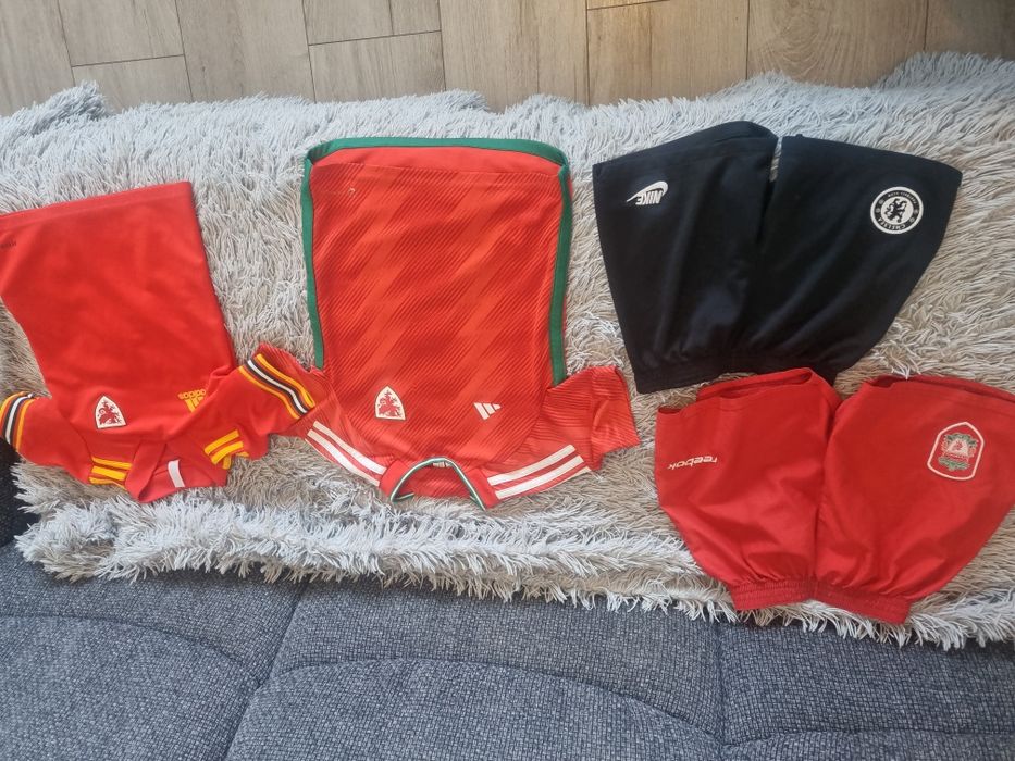 Strój piłkarski, sportowy, 4 szt., r. 110