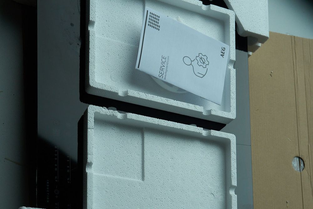 Płyta indukcyjna AEG IKE74471IB - sprawna + pęknięte szkło + gwar.