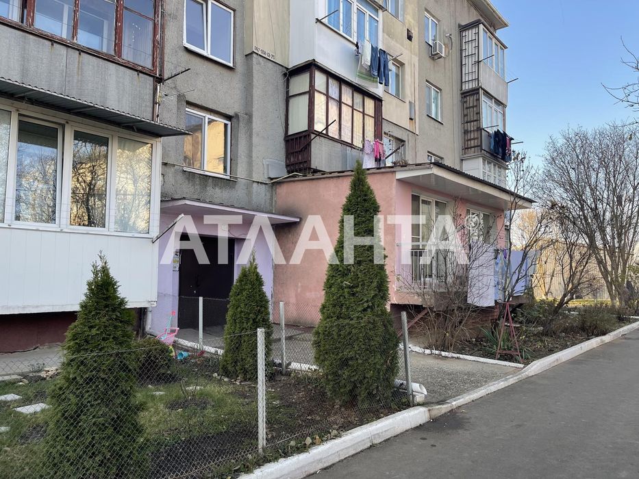Продаётся квартира под ремонт в пгт. Таирова