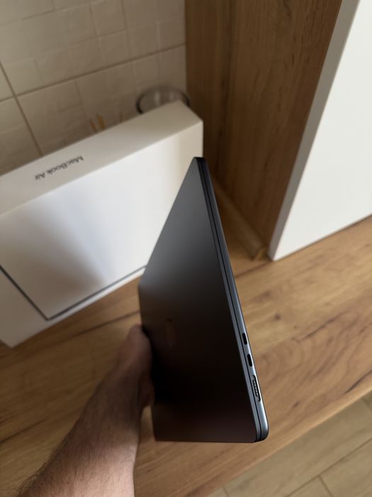 MacBook Air 15 m4, 16/256gb