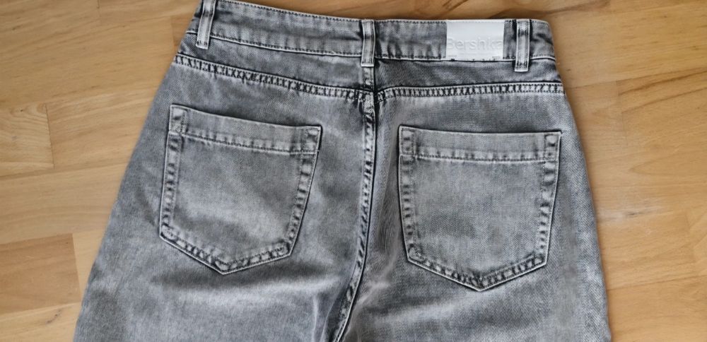 Jeansy mom bershka