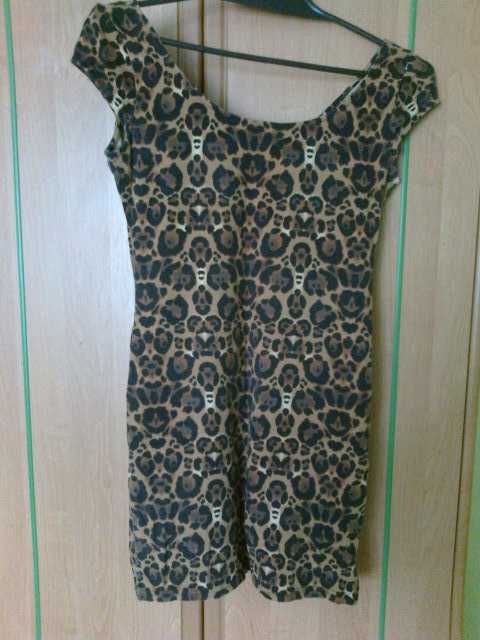 Paczka z ubraniami i buty