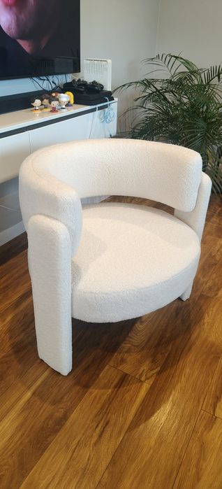 Nowy fotel boucle biały – nowoczesny, designerski, kremowy