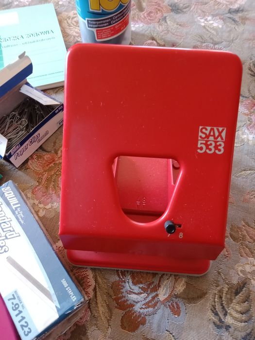 Dziurkacz biurowy+ inne dodatki biurowe