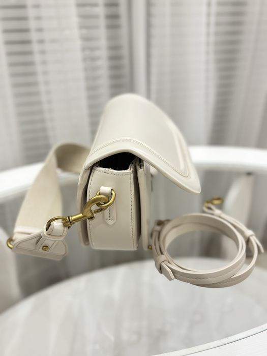 Бежева сумочка ZARA