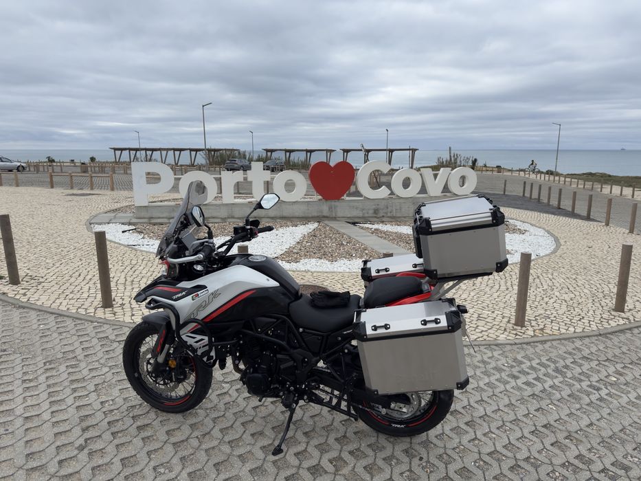 Benelli TRK 702X. Bancos em gel