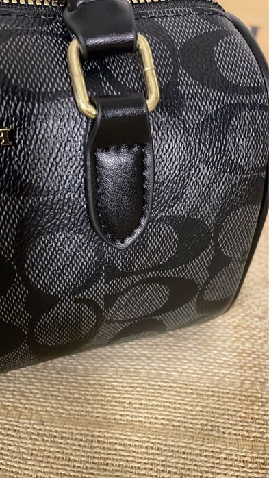 Mala Coach Monograma Preto/Cinza com Ferragens Douradas