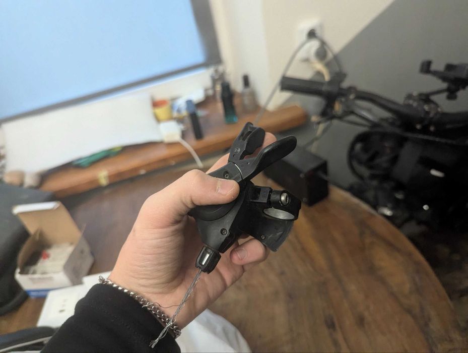 Перемикач правий Shimano Deore SL-M6000-R Shift