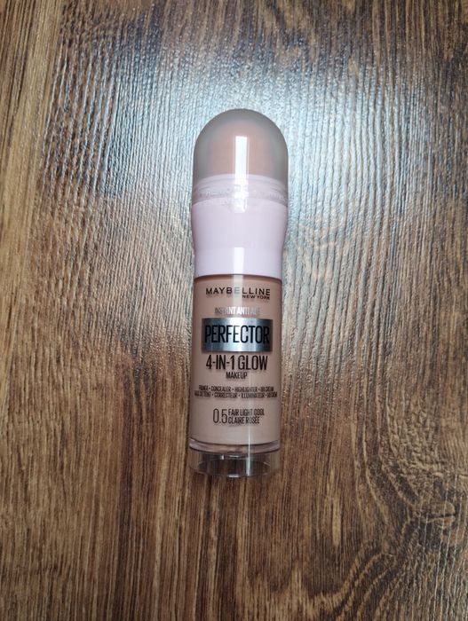 Maybelline Perfector 4-in-1glow kolor 0.5fair light cool Claire rosee