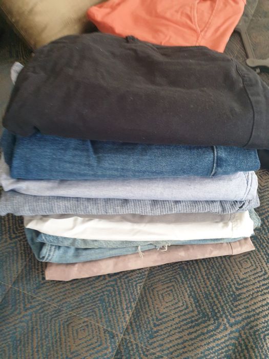 Lote de Roupa (42 ao 48) - Vários Modelos - 5€ cada (Albufeira)