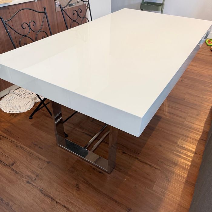 Mesa de laca branca