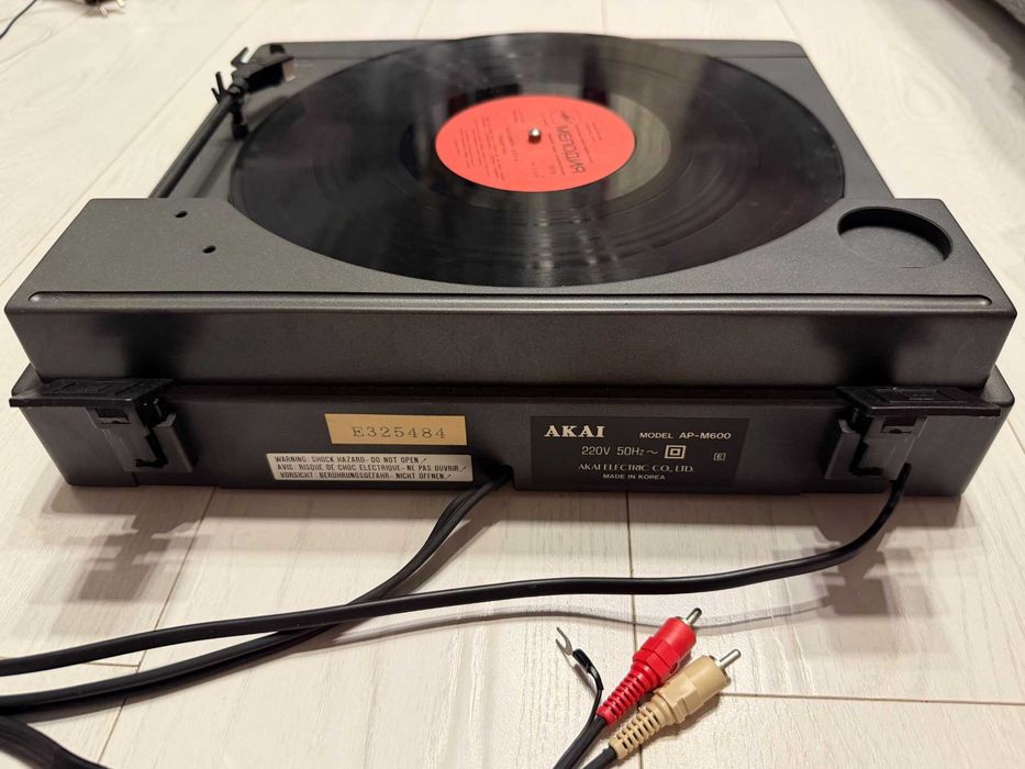 Проигрыватель винила Akai AP M-600