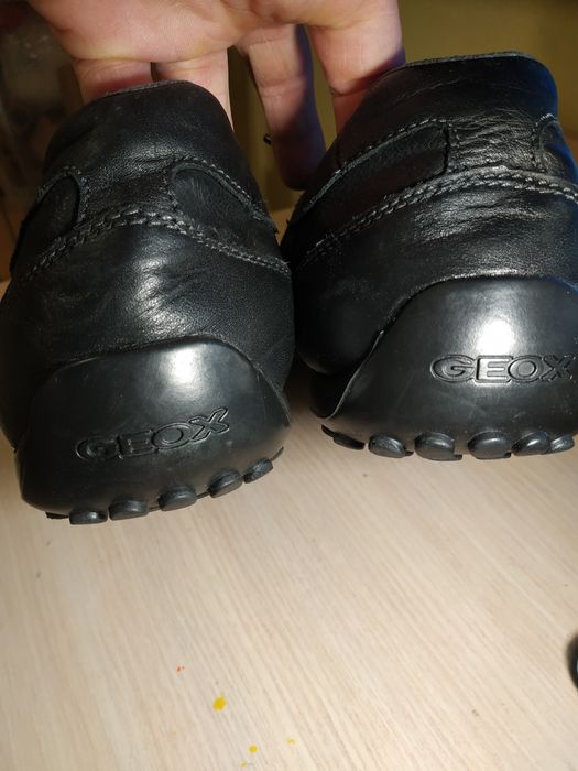 Шкіряні кросівки geox