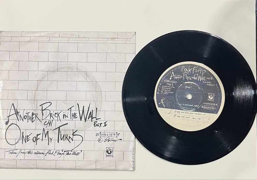 Disco vinil 7” Pink Floyd- Another Brick in the Wall part || / One of my turns (1979)