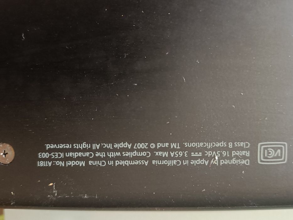 MacBook com bateria inchada.