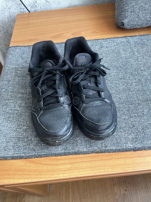Прдам кросівки nike.