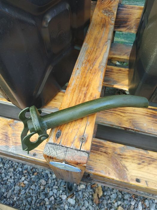 Продам канистры металлические 20л,10л