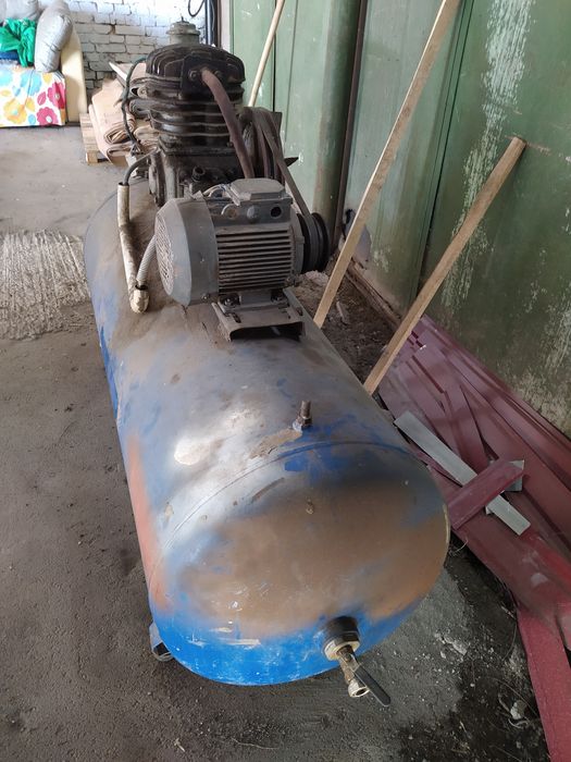 Компресор 500 л. Двигун 4 кіловат