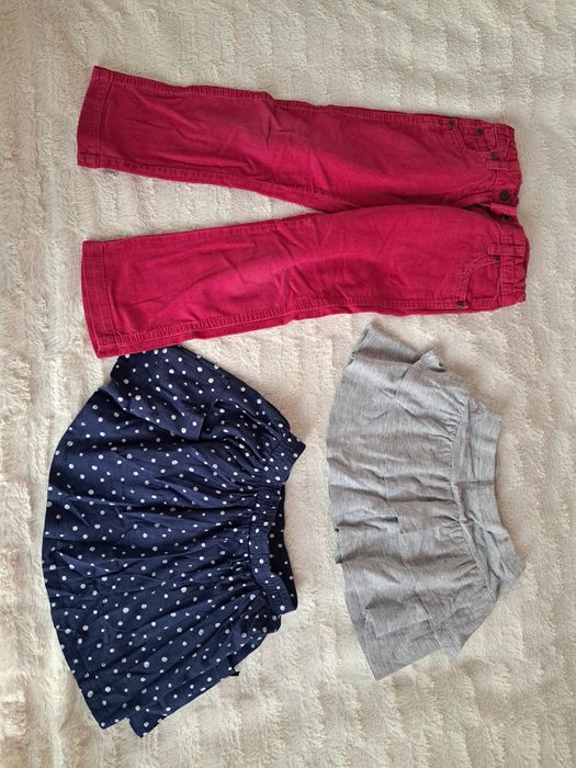 Paczka 2 ubranek 98-104 sukienki, krótkie spodenki marki H&M, Reserved