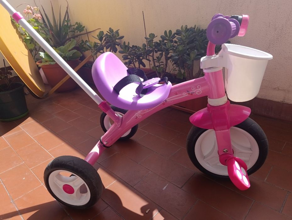 Triciclo Chicco menina