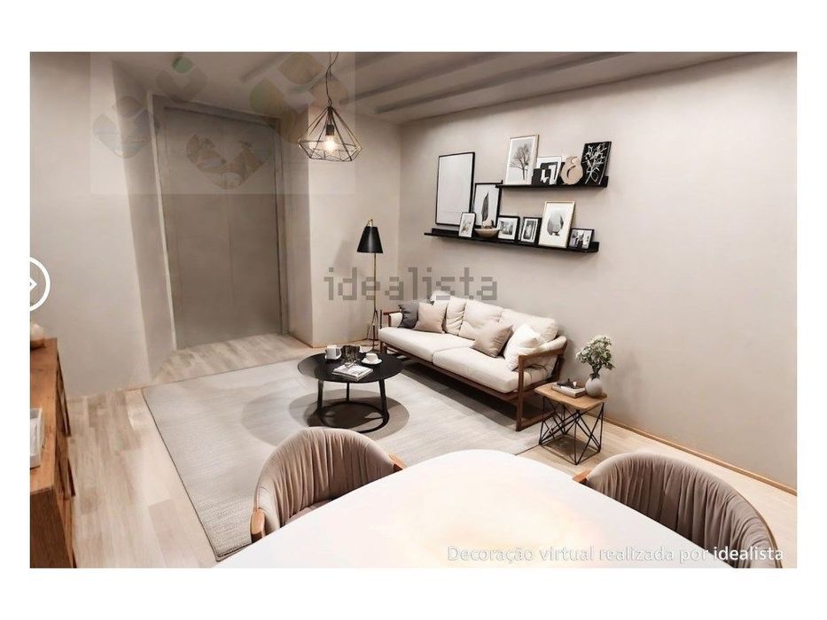 Moradia frente Monsanto, Excelente oportunidade, T2, por recuperar!