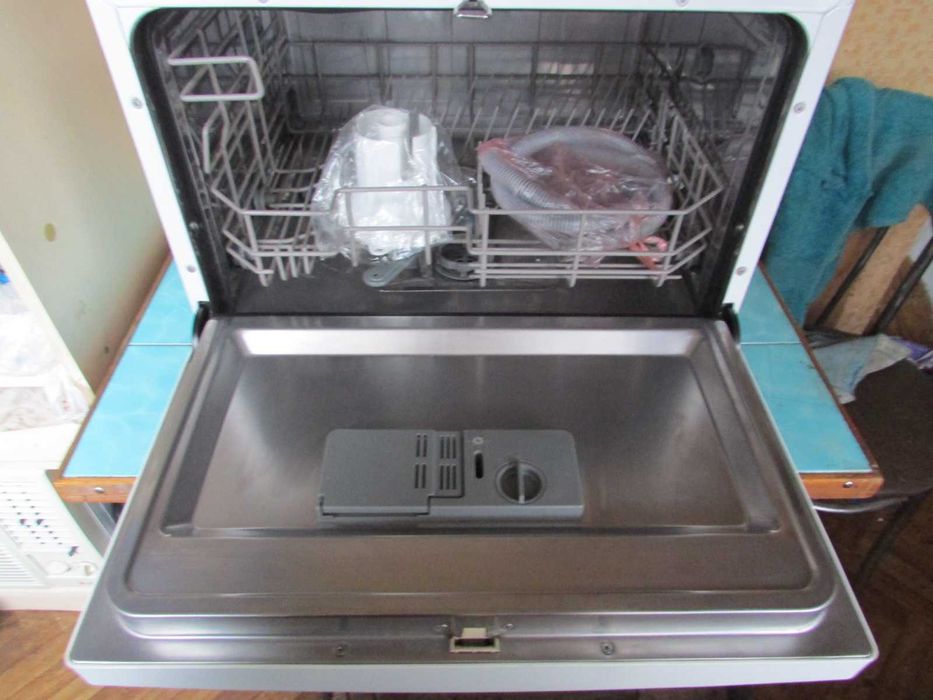 Продам посудомоечную  машинку INDESIT